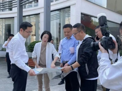 區(qū)領(lǐng)導(dǎo)走訪嘉興富民路寶彥大廈項(xiàng)目